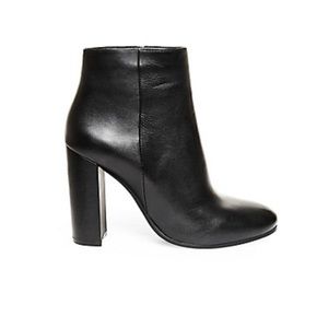 Steve Madden Tollani Booties
